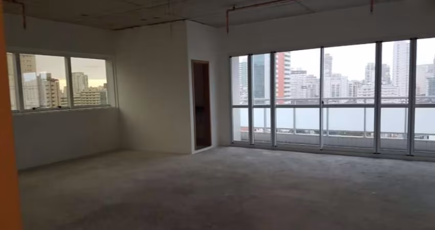 Conjunto comercial novo em prédio requisitado em andar alto