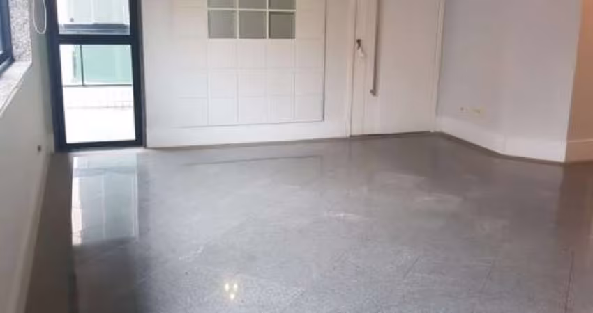 Belíssimo três dormitórios com três suítes, dependência, gar