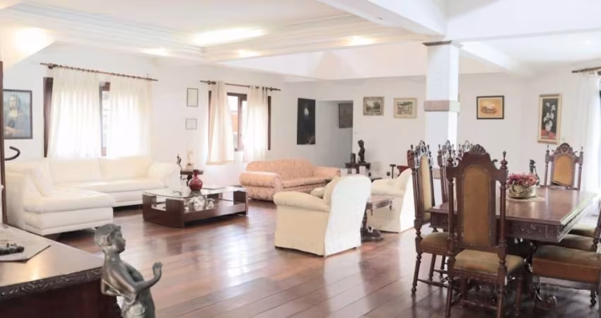Casa de alto padrão no morro Santa Terezinha de 700 m2