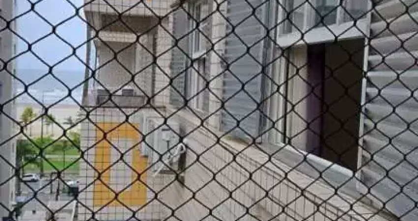 Três dormitórios o terceiro revertido. frente mar. reformado