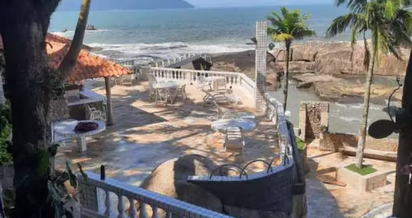 Dois dormitórios todo reformado. ilha porchat. este é no mar