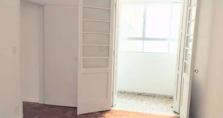 Um dormitório de 56 m2 em frente à praia e com vista. ótimo.