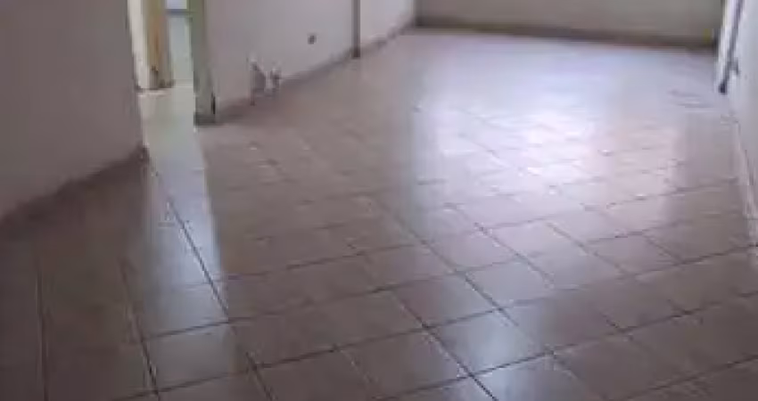 Dois dormitórios amplo. quadra da praia. elevador. portaria.