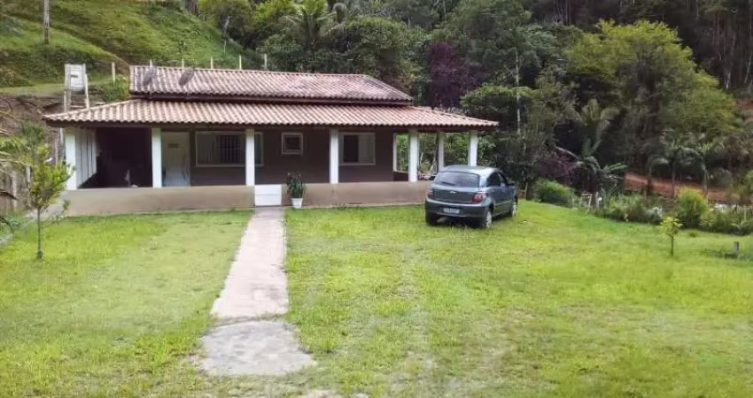 Pedro de Toledo - Casa, 3 dormitórios. piscina com 630 m2..
