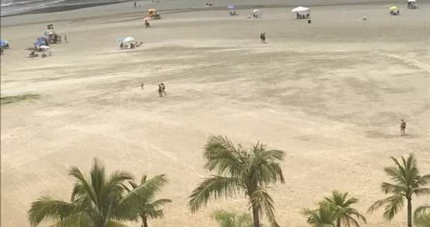 3 dormitórios, completo, bem reformado, 140 m2. Pé na areia