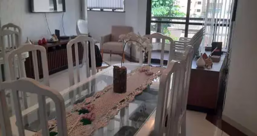 Guarujá - três dormitórios, varanda na sala. praia enseada