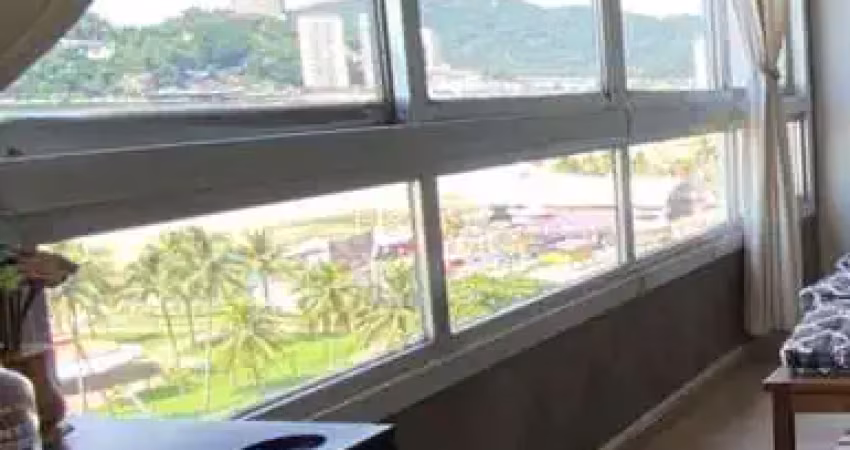 Três dormitórios, elevador privativo, frente praia. s.vicnte