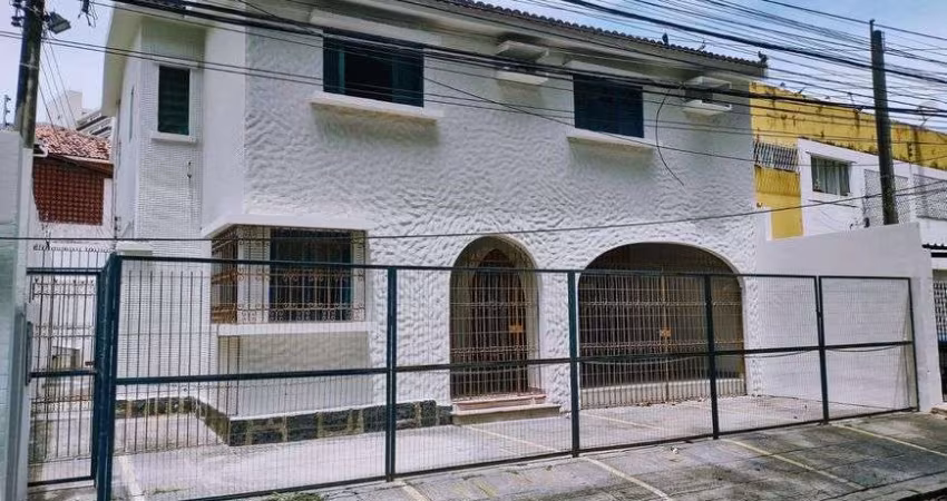 Mansão para venda na Boa Vista, Recife. Perfeita localização e casa ampla