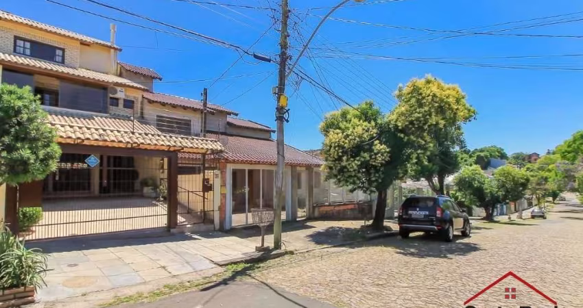 Casa com 3 quartos à venda na Rua Doutor Egydio Michaelsen, 62, Cavalhada, Porto Alegre