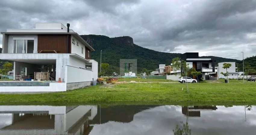 Terreno reserva da Pedra fundo lago