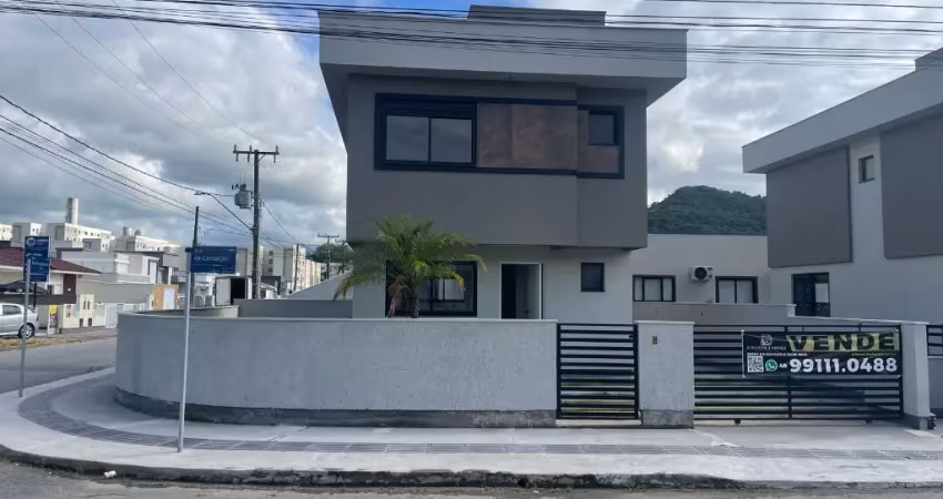 Casa com 3 quartos à venda na Rua Salézio Beltrame, 1, Bela Vista, Palhoça