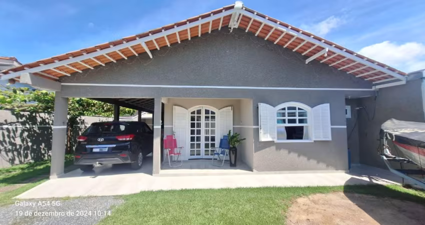 Linda Casa Confortável mais kitinet nos fundos, rua não alaga