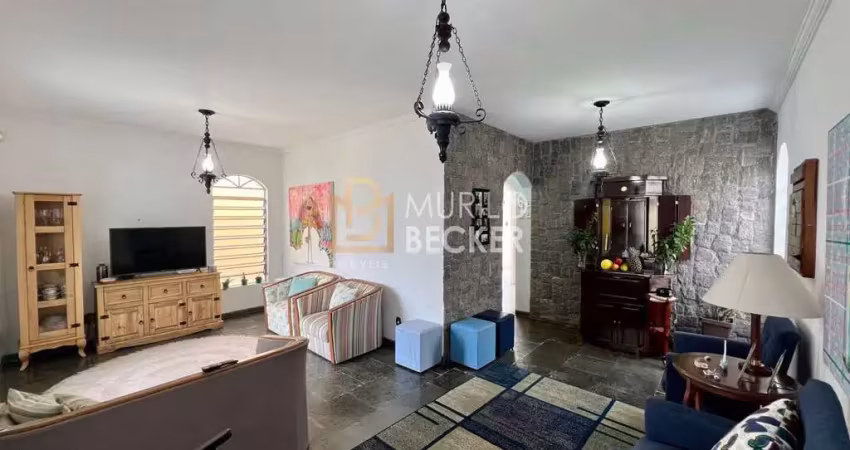 Casa à venda 3 quartos - 197,70m² - Bairro Cidade Jardim em Jacareí