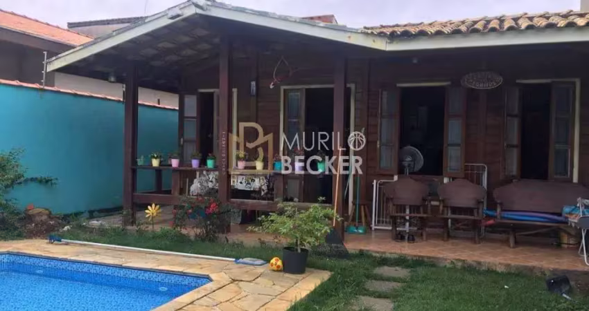 Casa de Madeira para Venda com 3 quartos no Bairro Villa Branca