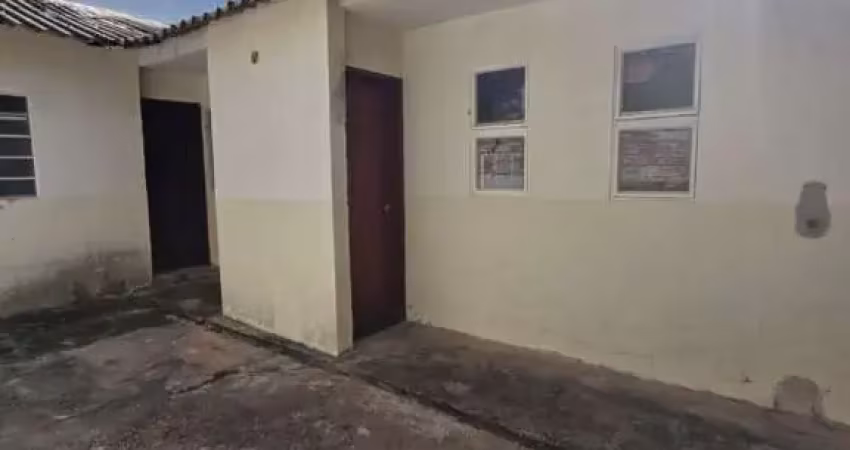 Casa para Locação em Valinhos, Parque das Colinas, 2 dormitórios, 1 banheiro, 1 vaga