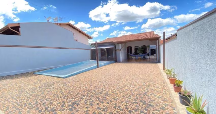 Casa para Venda em Valinhos, Jardim das Vitórias Régias, 2 dormitórios, 2 banheiros, 6 vagas