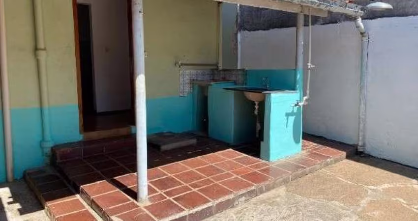 Casa para Locação em Valinhos, Vila Martina, 2 dormitórios, 1 banheiro, 1 vaga
