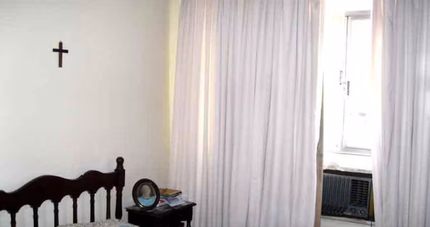 Apartamento de 3 quartos e 1 banheiro.
