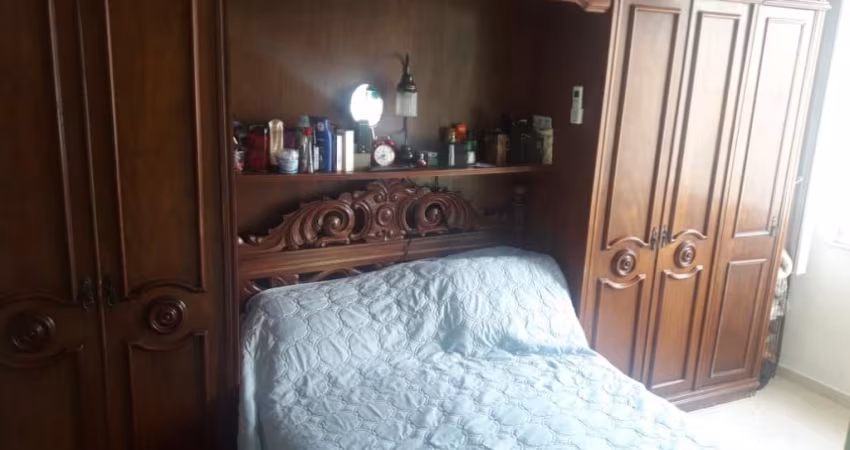Apartamento de 2 quartos e 1 garagem.