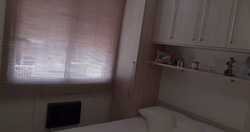 Apartamento 2 quartos e 1 suíte.