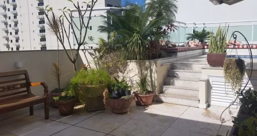 Cobertura de 4 quartos e 4 garagens.