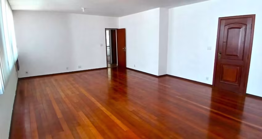 Apartamento de 4 quartos e 1 suíte.