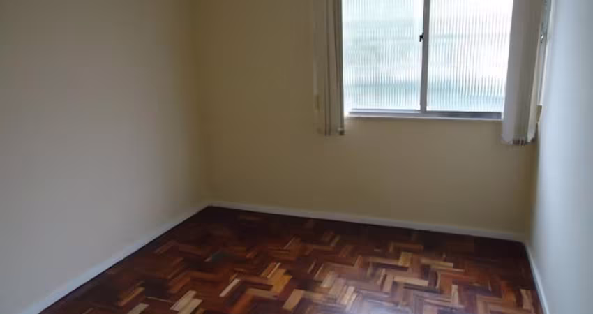 Apartamento de 3 quartos e 1 banheiro.