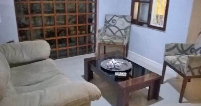Casa de 3 quartos e 1 suíte.