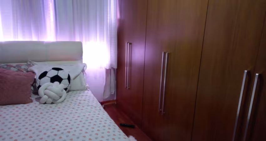 Apartamento de 2 quartos e 1 garagem.