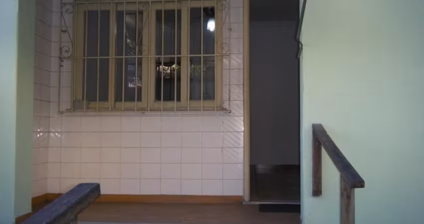 Casa de 3 quartos e 1 garagem.