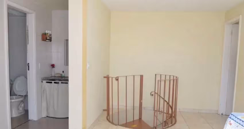Casa de 4 quartos e 1 suíte.
