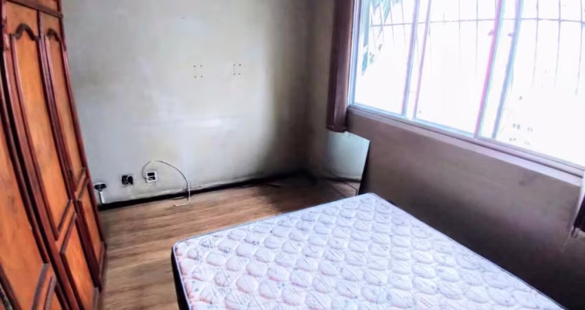 Apartamento de 3 quartos e 1 banheiro.