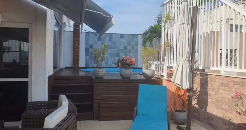 Cobertura de 4 quartos e 2 garagens.