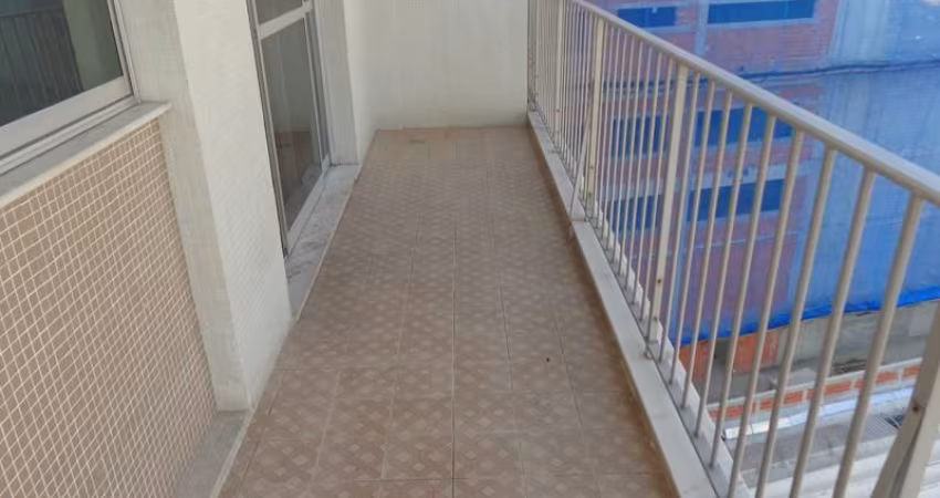 Apartamento de 3 quartos e 1 banheiro.