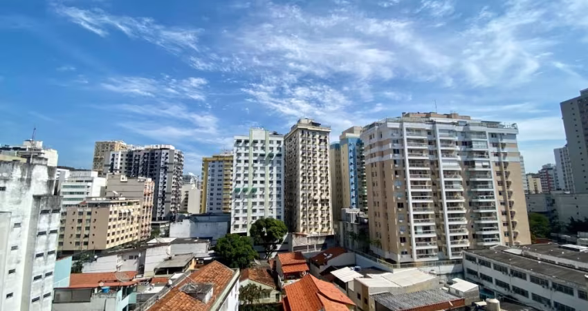 Apartamento de 3 quartos e 1 suíte.