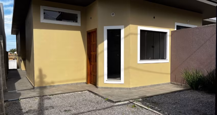LINDA CASA NO BALNEARIO DAS CONCHAS COM 3QTS E 2 SUITES