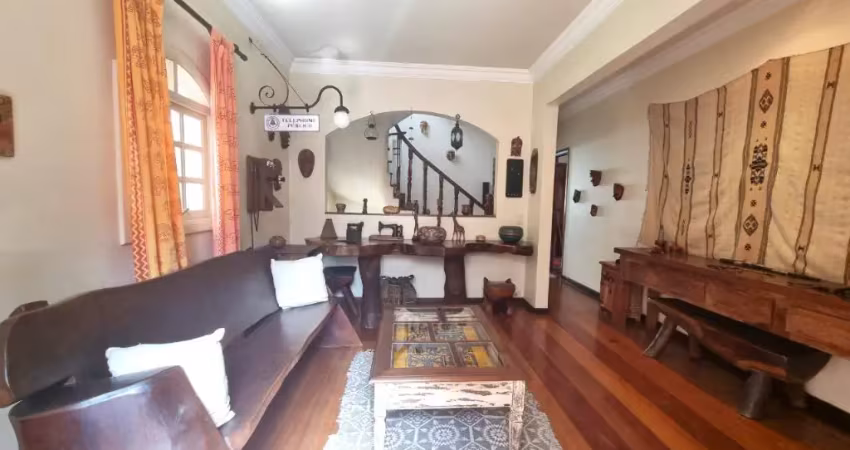 Casa ampla, com layout versátil, próximo da praça vinicius de morais