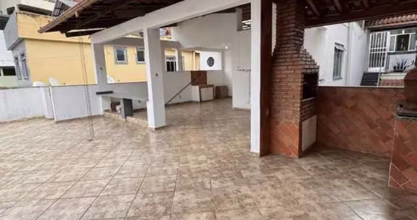 Casa para Venda em Juiz de Fora, São Mateus, 4 dormitórios, 1 suíte, 4 banheiros, 2 vagas