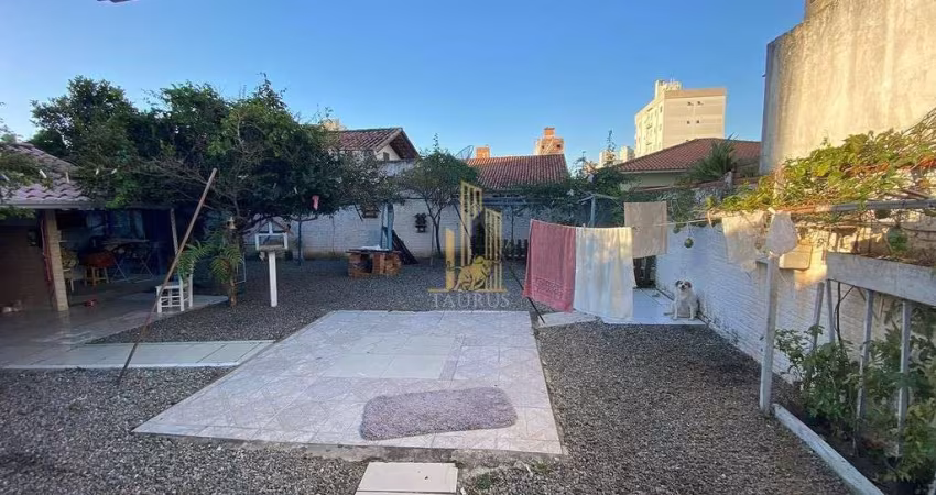 Terreno Amplo com Casa em Porto Belo