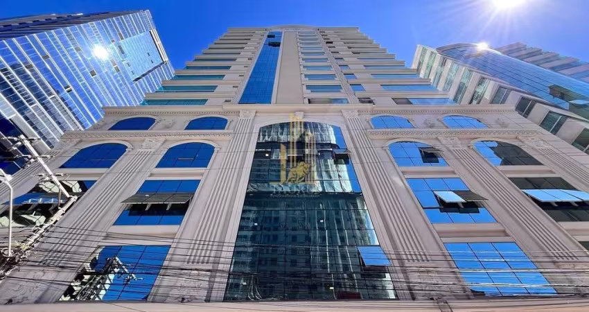 Apartamento 4 Suítes com Área de Lazer Meia Praia