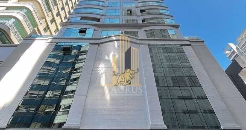 Apartamento 3 Suítes Semimobiliado na Meia Praia