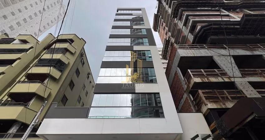 Apartamento 3 Quartos sem Área de Lazer Meia Praia