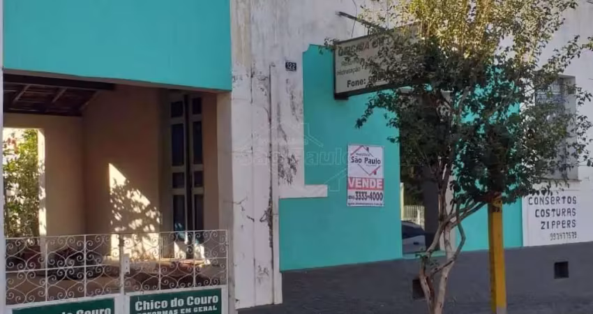 Casa com 3 quartos à venda na Avenida Bandeirantes, 122, Centro, Araraquara