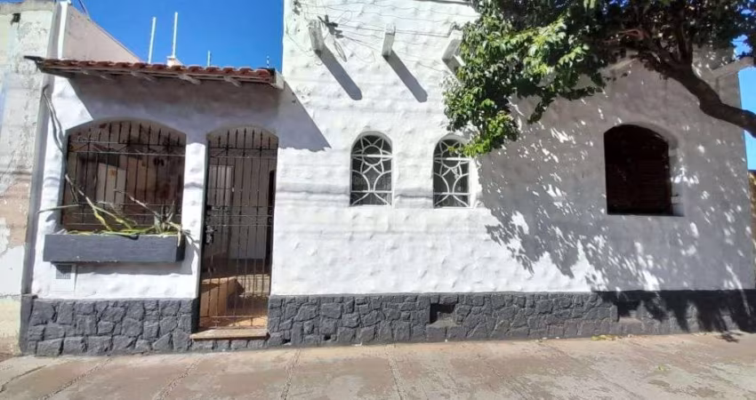 Casa com 3 quartos à venda no Centro, Araraquara 