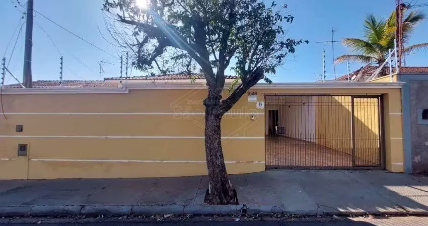 Casa com 3 quartos para alugar no Jardim Santa Angelina, Araraquara 