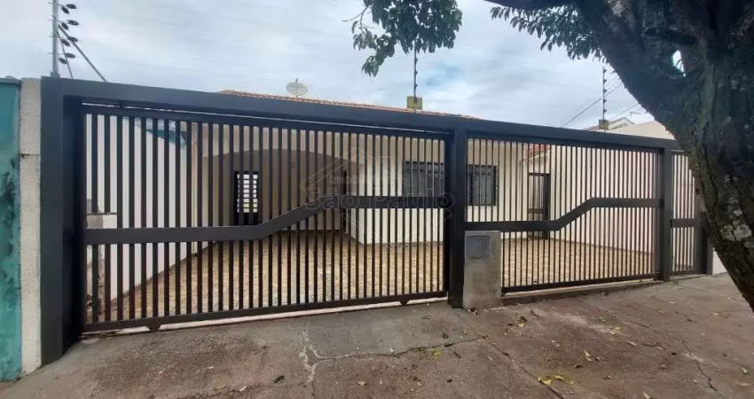 Casa com 3 quartos para alugar na Avenida Doutor José da Silva Peixoto, 252, Vila Xavier (Vila Xavier), Araraquara