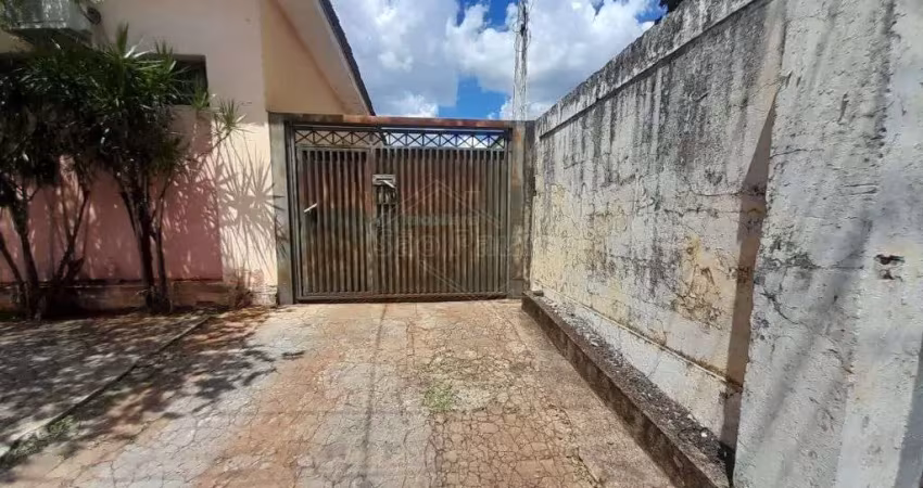 Casa com 3 quartos para alugar na Avenida Prudente de Moraes, 1371, Centro, Araraquara