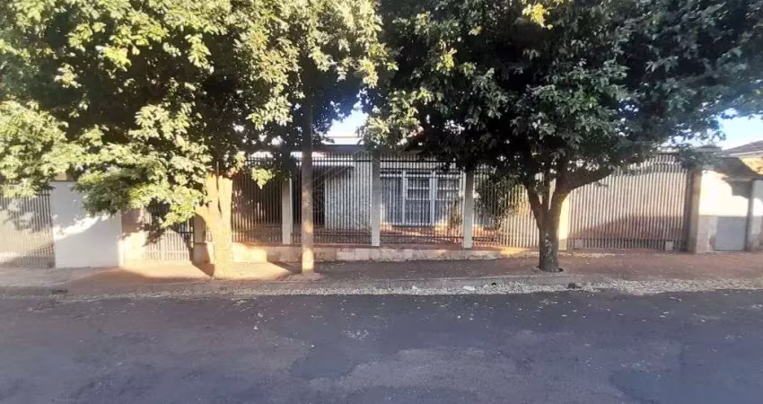Casa com 3 quartos para alugar no Centro, Araraquara 
