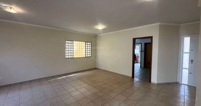 Casa terrea com 3 quartos, suite e 2 vagas cobertas – vila harmonia, araraquara/sp