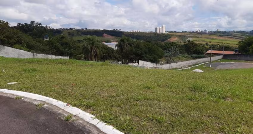 TERRENO EM DECLIVE NO CONDOMÍNIO ALTOS DA QUINTA